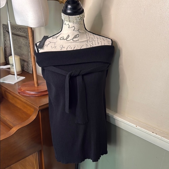 Elegant Black Off-Shoulder Blouse - Picture 1 of 6